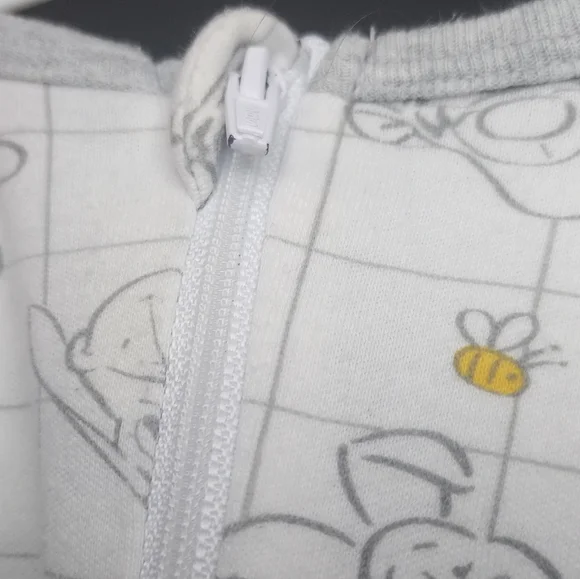 ✨Free W/🍼bundle✨Disney Winnie the pooh. White and gray size 12 M - Picture 6 of 6